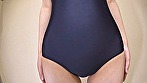 久和原せいら 濡れてテカってピッタリ密着 神スク水 可愛い女子のスクール水着姿をじっとりと堪能!着替え撮影から始まり貧乳から巨乳にパイパン、ハミ毛、ジョリワキ等のフェチ接写やローションソーププレイやスク水ぶっかけ等を完全着衣で楽しむAV 画像1