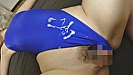 シーン20：小松杏 濡れてテカってピッタリ密着 神競泳水着 可愛い女子の競泳水着姿をじっとりと堪能！着替え撮影から始まり貧乳から巨乳にパイパン、ハミ毛、ジョリワキ等のフェチ接写やローションソーププレイや競泳水着ぶっかけ等を完全着衣で楽しむAV