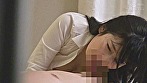 「何するんですか！？」いやいや、出張先で巨乳同僚と相部屋って、夜這いするしかないじゃん！ ゆあ - Image 7
