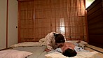 息子を誘惑する五十路母 麻生千春 サンプル画像4