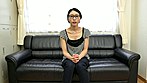 給食センターで働く地味で平凡な極細くびれのメガネ奥さん 沙原さん29歳 サンプル画像1