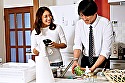 たわわな胸元を見せつけ誘惑してくる上司の奥さん 小早川怜子