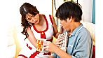 好みの配達員が来るとパンツを脱いでお出迎え！マ〇コを見せつけ誘惑する淫乱奥さん 森沢かな - Image 10