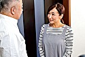 一見普通のおばさん家政婦だが、実は女王様気質のド痴女だった！？ よしい美希 - Image 1