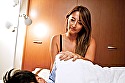 たわわな胸元を見せつけ誘惑してくる上司の奥さん 吹石れな - Image 1
