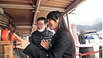「チ○コにまたがりよがり狂うパイパン淫乱妻」 片瀬唯 34歳 中出し不倫温泉 サンプル画像1