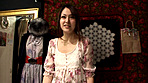 働きながら露出！見せたがる女たち サンプル画像1