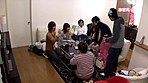 総勢25人のお花見大乱交スペシャル～ほろ酔い女子大生・OL・ママさんとオマ●コ サンプル画像3