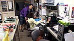 夫のイチモツしか見たことがない主婦を集めて生唾モノのチンポを見せてあげたら･･･ヤレた！（5） サンプル画像5
