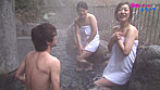 バスタオル一枚の美人温泉レポーターに撮影中セクハラしまくってハメ！ サンプル画像5