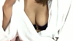 タイトなブラにねじ込んだDカップ乳がホック外してバイーン！日焼け跡エロすぎ サンプル画像4