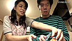 息子の同級生に熟したおっぱいを揉まれて思わず感じてしまった母親の醜態 サンプル画像1