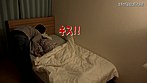 息子の同級生に熟したおっぱいを揉まれて思わず感じてしまった母親の醜態 サンプル画像8