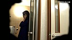 息子の同級生に熟したおっぱいを揉まれて思わず感じてしまった母親の醜態 サンプル画像20