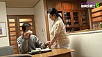 ウチの親父を訪問介護するムッチリ体型のおばさんが俺好みなのでこれはヤルしかない（6） サンプル画像3