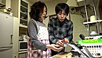 ひとり暮らしするお婆ちゃんの家に泊まりに行こう～一宿一飯のお礼にチンポでご奉仕 サンプル画像2