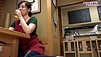 スタミナ食堂で働くはちきれんばかりのデカ尻おばさんとヤリたい サンプル画像2