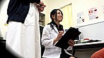 美人の先生がいる皮膚科に行って腫れたチンコを診てもらう流れでヌイてもらいたい（2） サンプル画像3
