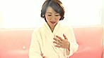 成宮いろはが絶妙な丸みのフェロモン乳をポロリ連発！全裸よりエロいノーブラ運動会 サンプル画像2
