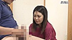 街行く奥さんにセンズリを目の前で見せつけたら（2）～赤面しつつも欲情しているようなのでエロいことしちゃいました - Image 3