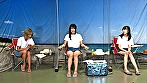 全裸ギャルがオナニー＆オシッコしちゃう夢のヌーディストビーチから完全中継！ 画像1