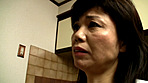 熟女デリヘルを呼んだらお母さんがきてしまった･･･。 サンプル画像1