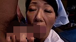 お仕事熟女 黒飴のような乳首とタレ乳を揺らしツマミを運ぶ居酒屋アルバイト五十路店員 唐沢みずえ50歳