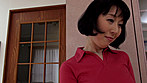 隣のおばさんがパンツを脱いで洗車していて 大森涼子 サンプル画像4