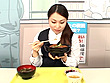 食事している女に大量ザーメンぶっかけたい！ お食事中に顔射して食ザー 無反応のまま精子と一緒に美味そうに完食しろ！！ サンプル画像21