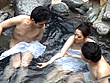 混浴露天風呂で美人妻と夫の目の前で仲良くなって、セックスできるのか！？ サンプル画像8
