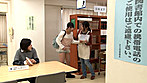 脱SEX革命AV 世界一変態で恥ずかしい挑戦 ～ハイテンション変態女子が厳粛な図書館でドン引き全裸淫語羞恥芸～ サンプル画像1