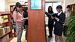 脱SEX革命AV 世界一変態で恥ずかしい挑戦 ～ハイテンション変態女子が厳粛な図書館でドン引き全裸淫語羞恥芸～ サンプル画像19