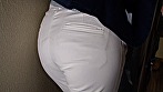 満員の立ち飲み屋で見つけた思わずさわりたくなる尻のパンツスーツOLに媚薬ビールを飲ませたら発情ビショ濡れ大失禁 サンプル画像15