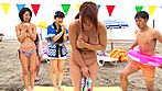 日焼け巨乳ママ限定！！ ビーチで近親相姦野球拳＆王様ゲーム 豪華2本立て納涼親子エロ祭りSP ～日焼けあとがエロすぎる火照ったカラダの危険日ママがスケベな息子と連続中出しゲーム～ サンプル画像8