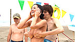 日焼け巨乳ママ限定！！ ビーチで近親相姦野球拳＆王様ゲーム 豪華2本立て納涼親子エロ祭りSP ～日焼けあとがエロすぎる火照ったカラダの危険日ママがスケベな息子と連続中出しゲーム～ サンプル画像10