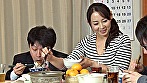 母親と息子がコタツでこっそり近親相姦ゲーム 3 サンプル画像3