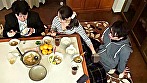 母親と息子がコタツでこっそり近親相姦ゲーム 3 サンプル画像7