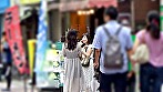 シーン1：綺麗な熟女が素人女子をレズナンパ 2