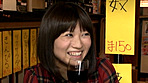 羞恥！彼氏連れ素人娘をマシンバイブでこっそり攻めまくれ！3 素人VSマシンバイブ 激安居酒屋にマジックミラー特設スタジオを設置 剛毛変態姉妹編 サンプル画像2