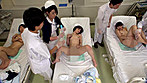 羞恥！ 看護学校の実習で全裸にされ、オマ○コやお尻の穴まで男子に拭かれた私･･･！ サンプル画像10