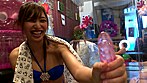 羞恥！彼氏連れ素人娘をマシンバイブでこっそり攻めまくれ！10 素人VSマシンバイブ 海辺のオシャレカフェに設置した特設スタジオから実況ナマ中継！ - Image 4