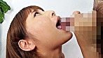 VR観てる人の横でこっそりフェラチオ ～不測の事態は予期せぬ快感！リアルなスリルで興奮倍増！この臨場感は癖になる～ サンプル画像21