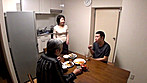 動くビニール本シリーズ10 六十路嬲り中出し三昧～現役続行中の淫乱老婆～ サンプル画像1