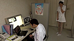 手術前に自慰行為で緊張をほぐす気弱な医師の僕。その現場をナースに目撃されてしまい･･･。 サンプル画像1