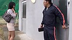 借金返済のため誰にも言えずに公衆便所で性的アルバイトする若妻 サンプル画像2