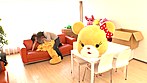街のゆるいマスコットはお股もユルいのか徹底調査！着ぐるみを脱ぐとまさかの激カワ娘！？汗だくのムレムレ感でさらにエロさが増し、たまらずハメ倒すと中身も超どスケベのユルユル娘だった！ サンプル画像3