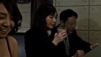 モデルやハイソな職業のオンナたちが男を漁り酒池肉林の宴に酔いしれる噂の会員制ハプニングバー！オトナの変態セレブたちが狂った世界と淫らな裏の顔を全て曝け出す！店員をパイプ役にSCOOPスタッフが決死の潜入取材を敢行！ サンプル画像9