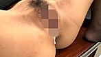 高飛車でプライドが高い女の弱みを握り、自分でオマ●コを「くぱぁ」と広げさせる。SEX中も勝気な態度で感じていないフリで我慢し続ける！！抵抗できない、でも感じる訳にはいかない強がり女のプライドが崩壊！！ サンプル画像11