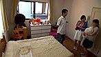 妻が●●●をしている間に、目を盗んで自分に谷間やパンツを見せて誘惑する妻の友達。初めは冗談かと疑いつつも、完全に誘ってる！？すぐ隣にいるにも関わらず、淫らにカラダを交わらせる禁断の肉体関係。 2 サンプル画像16