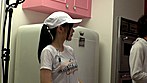 テレビ番組の制作会社に勤める若手女性AD奮闘記！！業界の底辺にいる彼女たちの日常に密着！！取材交渉、大手スポンサーへの接待、大物芸能人へのお詫びの印、はたまたディレクターへの昇進をかけて、様々な場面で多発するエロ行為をスクープ！！ サンプル画像19